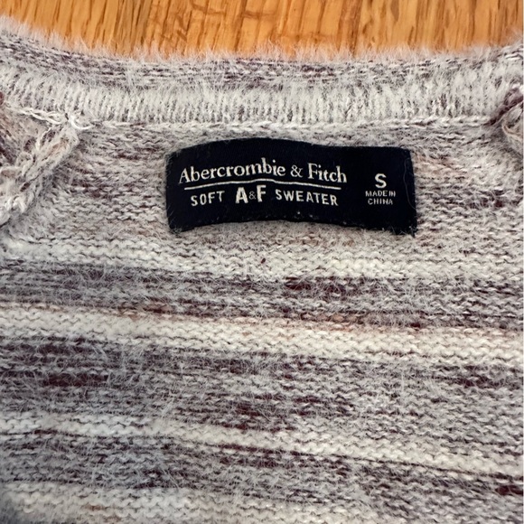 Abercrombie & Fitch Women's White & Gray Fuzzy Sweater Size S (j6) - Picture 4 of 10